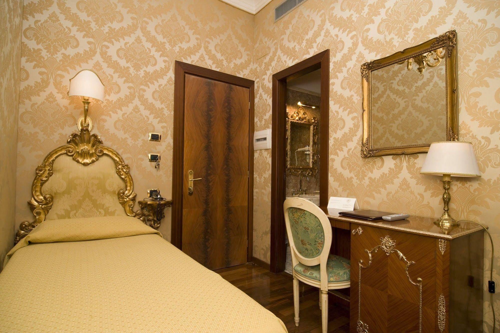 Hotel Des Epoques Rzym Zewnętrze zdjęcie